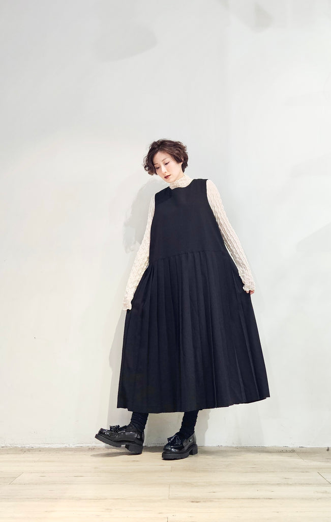 Wool blended pleated sleeveless dress - 2 colours (pre-order)