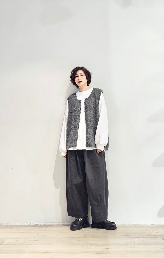 Wool knitted buttonless vest with metallic pin -3 colours (pre-order)