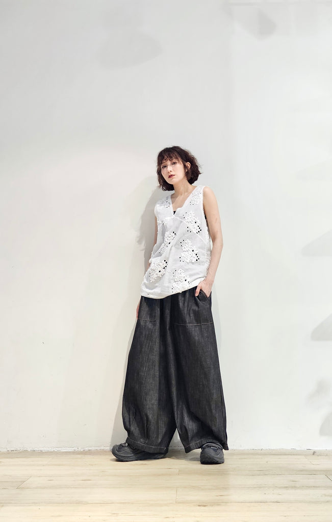 Broderie anglaise sleeveless top (pre-order)