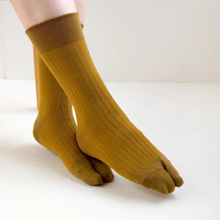 【andè 】Tabi Ribbed socks Brown