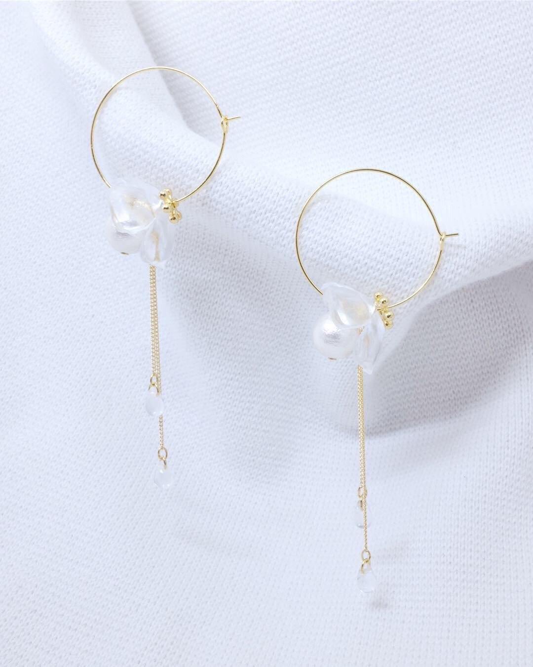 <The Pearl> Flower in the fog earrings - MMW Concept